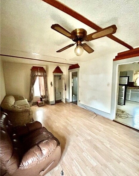 Building Photo - 925 W Olive St