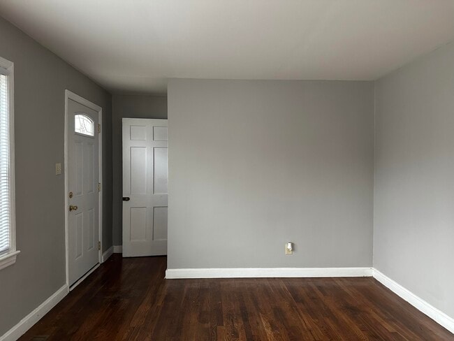 Building Photo - 635 Longview Dr