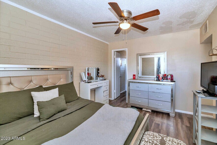 Building Photo - 3123 W Almeria Rd