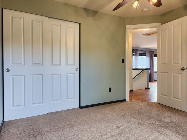 Building Photo - Desirable Home Located In Silverdale