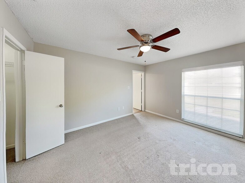 Building Photo - 1757 Lakeview Village Dr