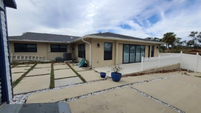 Building Photo - 399 Barberry Ln