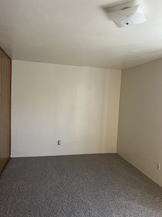 Building Photo - 2718 E 18th St