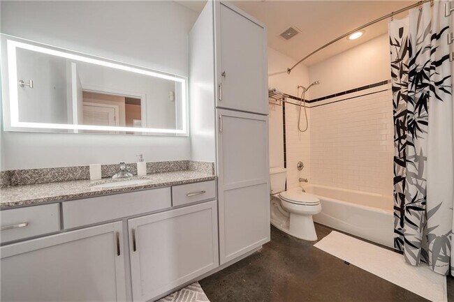Building Photo - 620 Glen Iris Dr NE