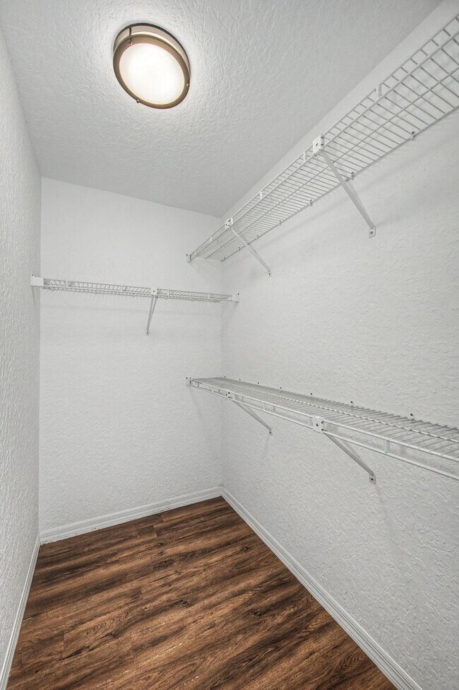 Building Photo - 4449 Foxboro Dr