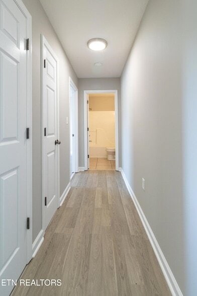 Building Photo - 4622 Ventura Dr