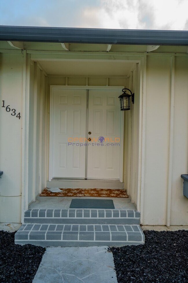 Building Photo - Spacious 4BR Single-Story Home w/ Garage i...