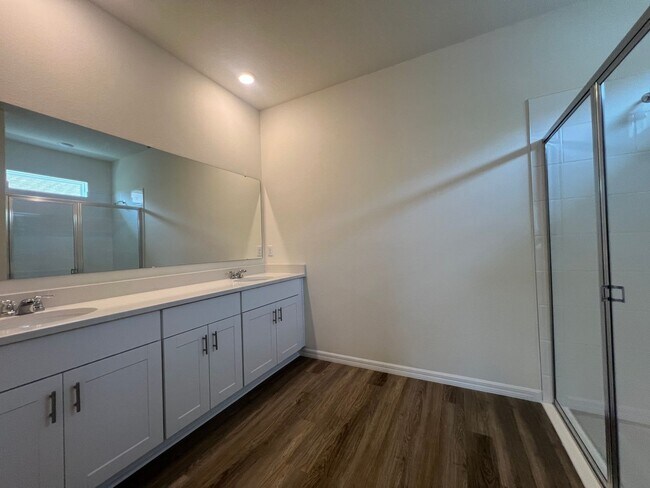 Building Photo - Desirable new build home in the Archers Mi...