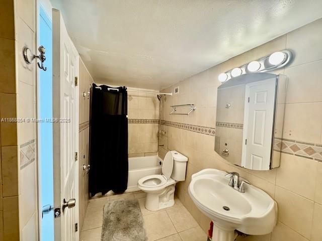 Building Photo - 1301 NE Miami Gardens Dr
