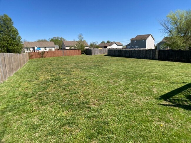 Building Photo - $1800 3 Bedrooms 2.5 Bath Brick Home with a bonus room!