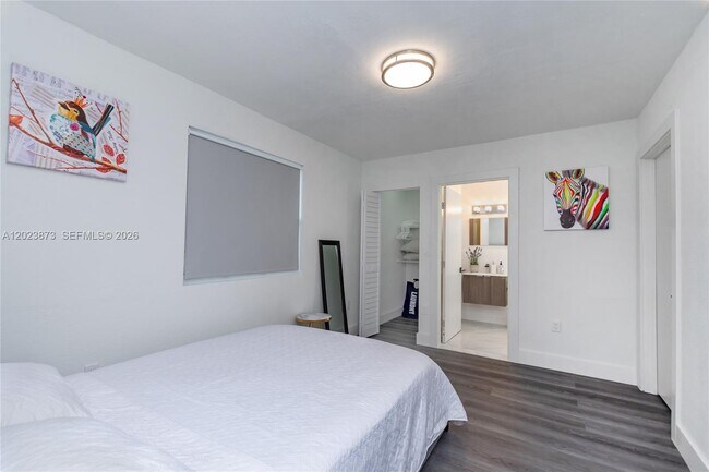 Building Photo - 4727 NW 5th Ave