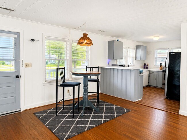 Building Photo - 117 Zoe Ct