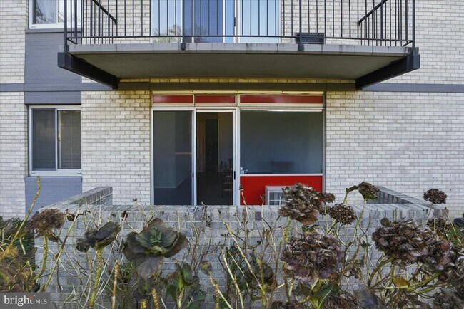 Building Photo - 3245 Rio Dr