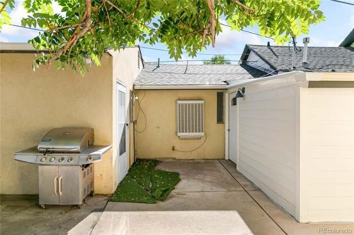 Building Photo - 4530 Clayton St