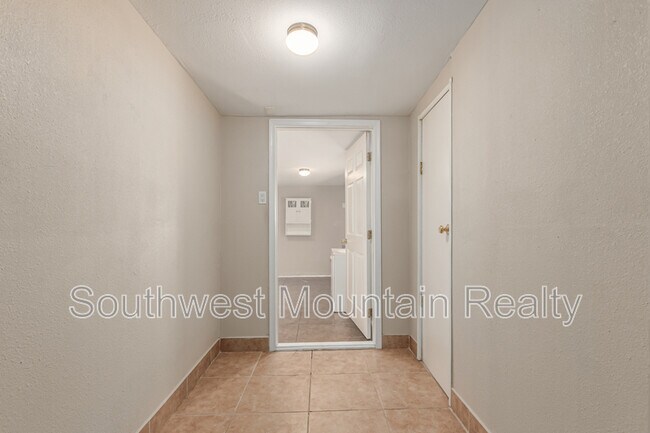 Building Photo - 10546 E Boise St