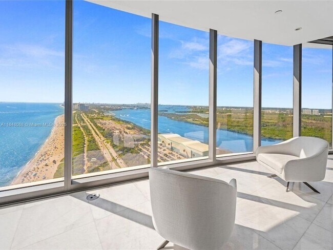 Building Photo - 15701 Collins Ave