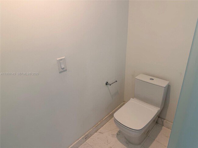 Building Photo - 851 NE 1st Ave