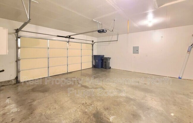 Building Photo - 5953 Grove St