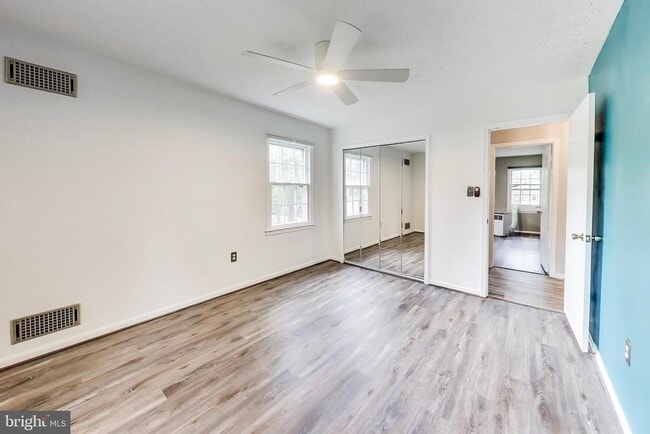 Building Photo - 1718 Crestview Dr