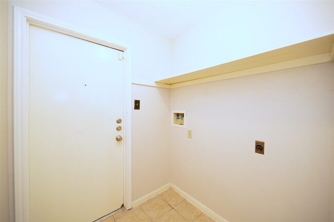 Building Photo - 3110 Flintwood Dr