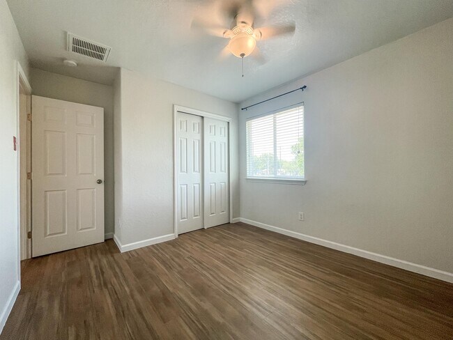 Building Photo - 1009 Mellow Breeze