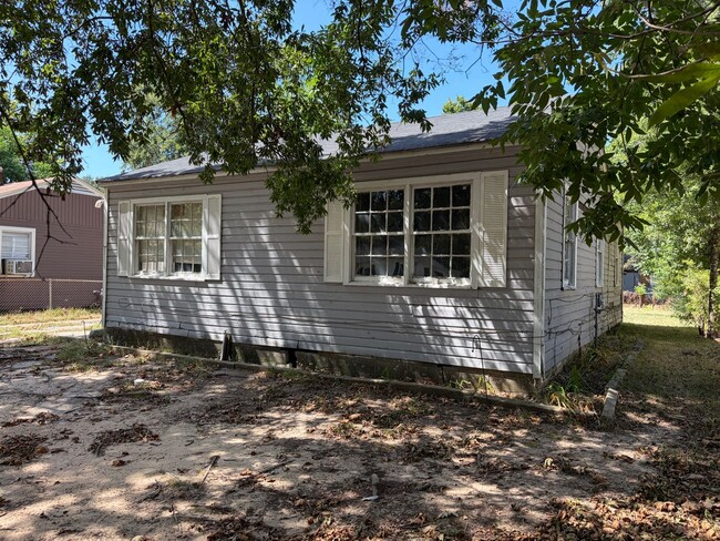 Building Photo - 2726 Lakehurst Ave