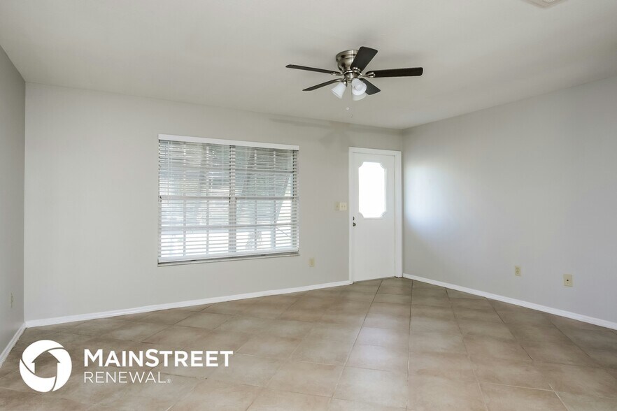Building Photo - 2680 Roxbury Cir