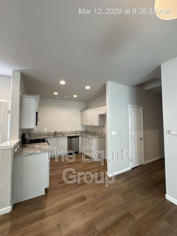 Building Photo - 518 S Summit St