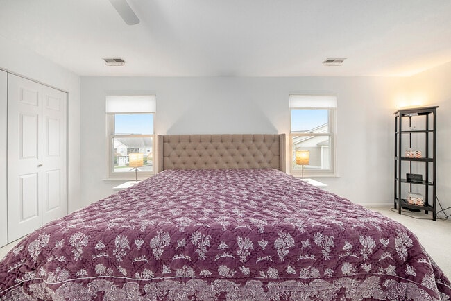 Building Photo - 1528 Oakfield Dr