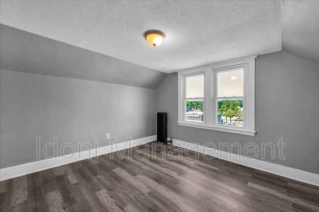 Building Photo - 694 Main St