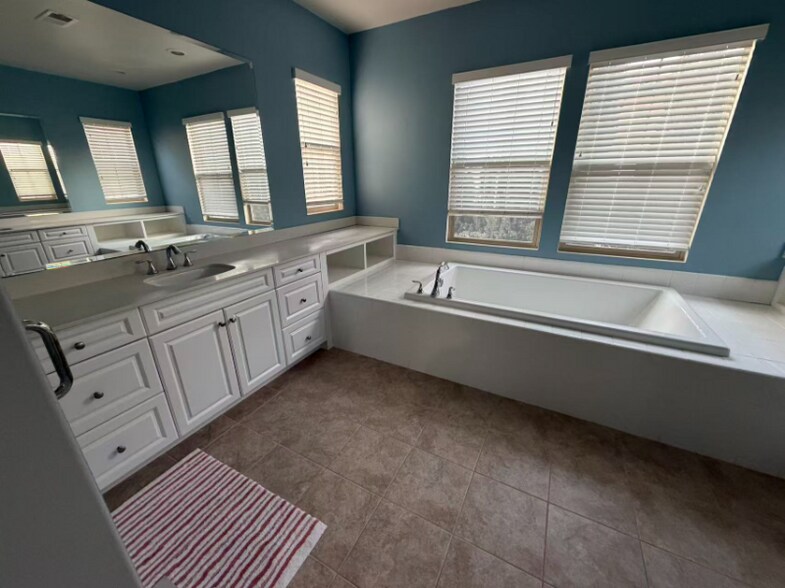 Building Photo - 161 Coyote Brush