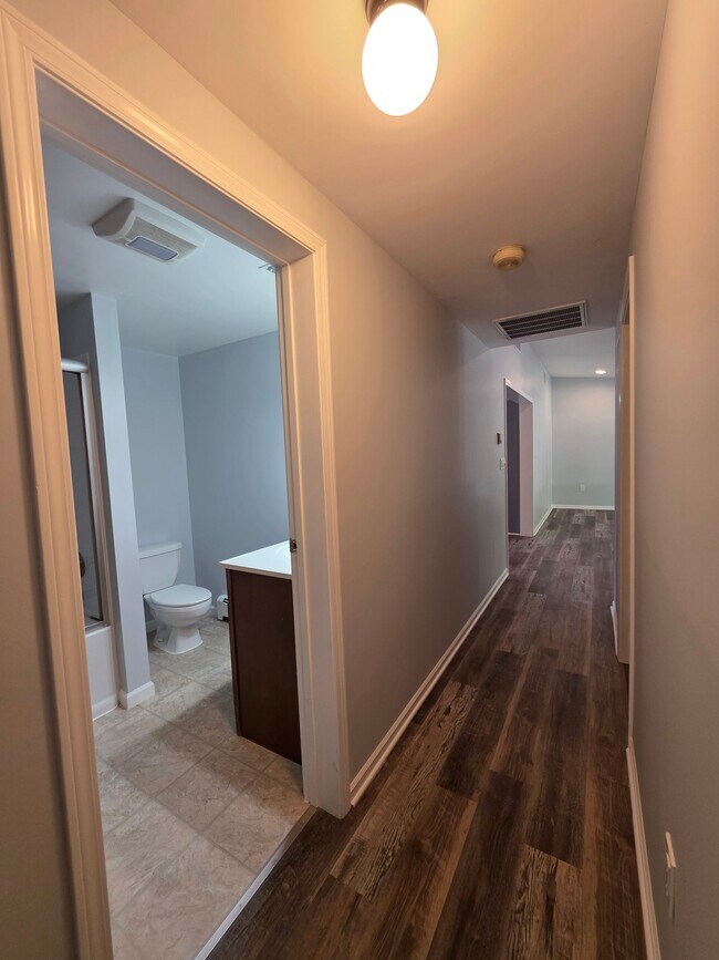 Building Photo - 375 Hauxwell Dr