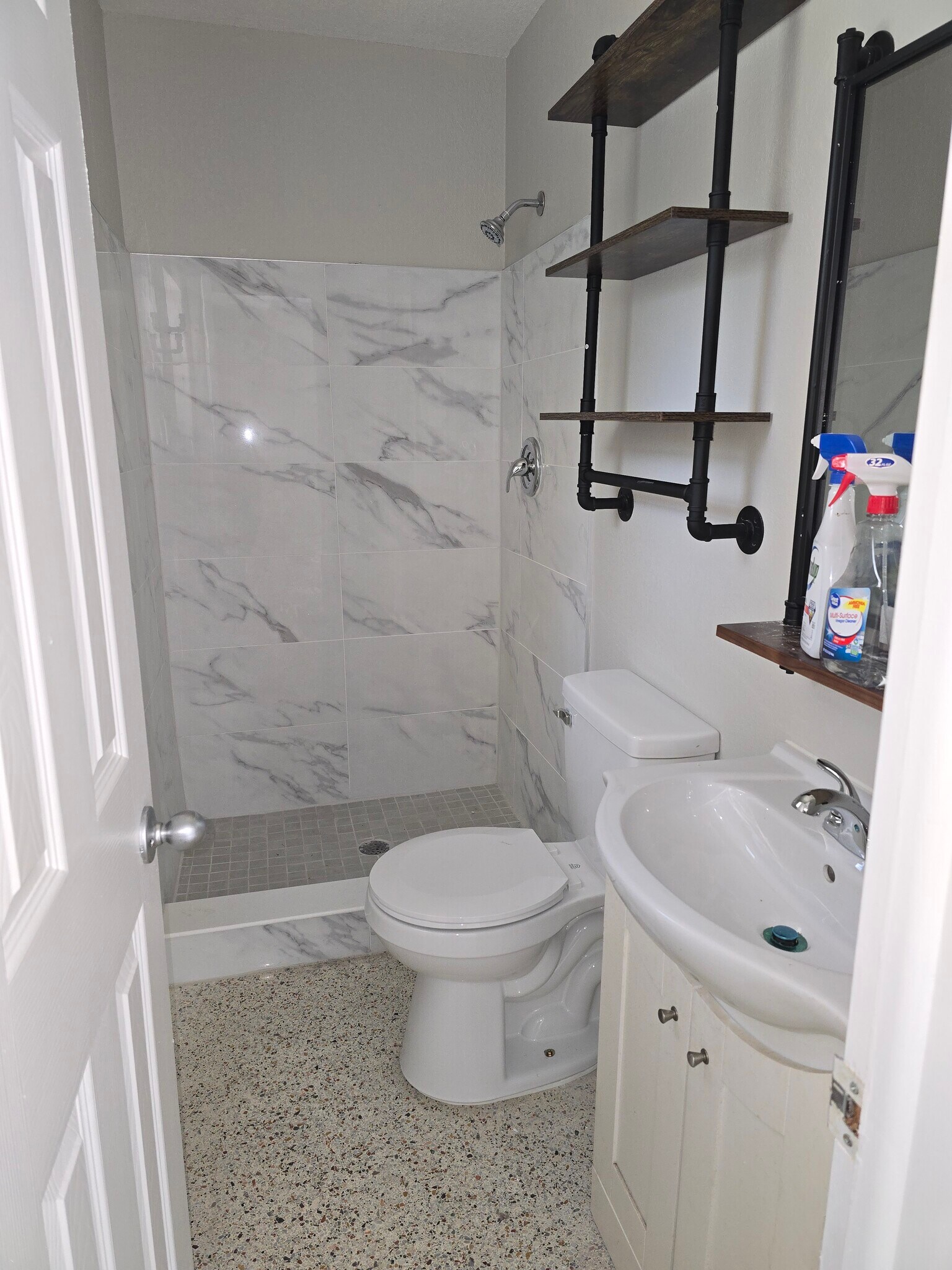 Building Photo - 302 Longwood Dr