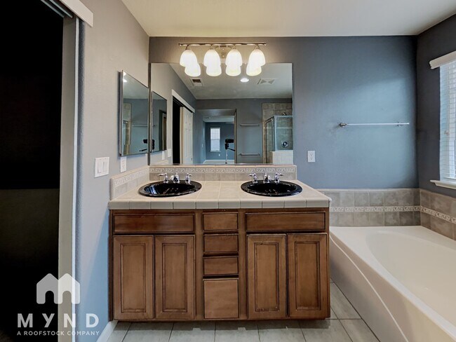 Building Photo - 6627 Sportoletti Dr