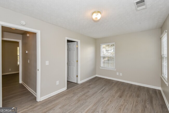 Building Photo - 4107 Robin Cir