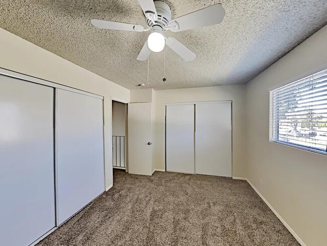 Building Photo - 121 E 67th Way