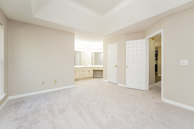 Building Photo - Fantastic 3bd/2ba home! Coming soon!