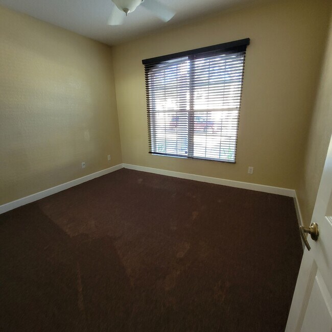 Building Photo - 77 Westland Run