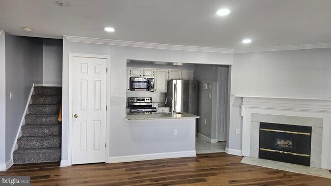 Building Photo - 12131 Salemtown Dr