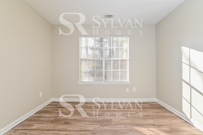 Building Photo - Prepare to be impressed by this 3 bedroom, 2 bathroom home