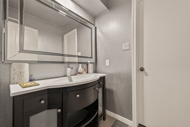 Building Photo - 3517 Denio Dr