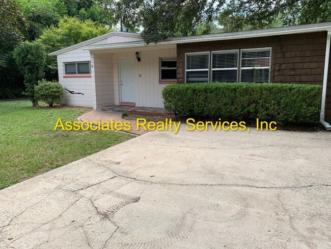 Primary Photo - 3 Bedroom, 1 1/2 bath house available in A...