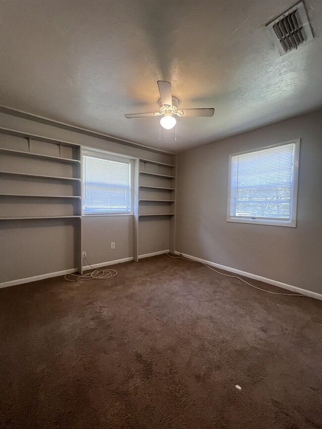 Building Photo - 3515 Falcon Dr