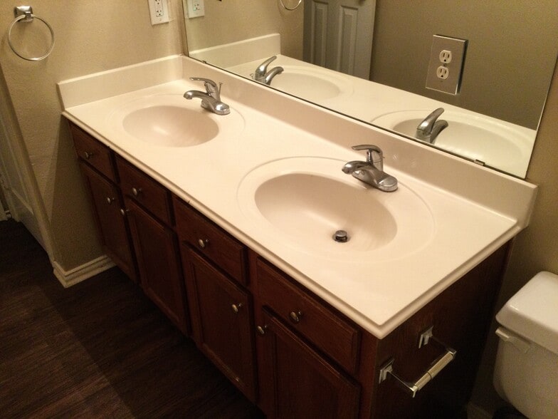 Building Photo - 2306 Valley Creek Dr