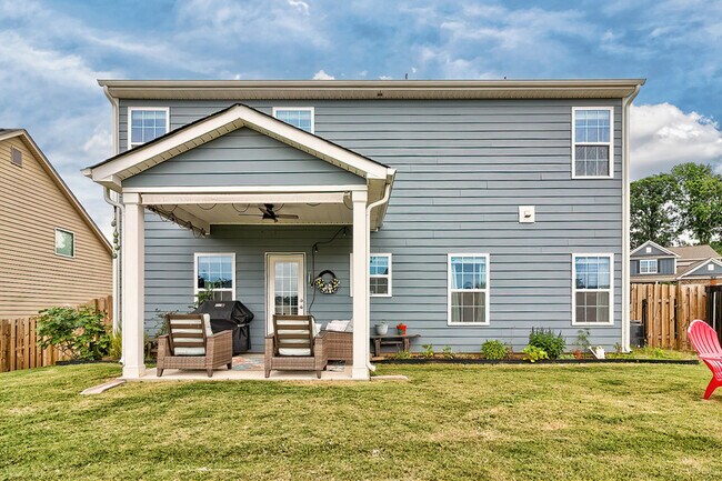 Building Photo - 310 Tulip Way