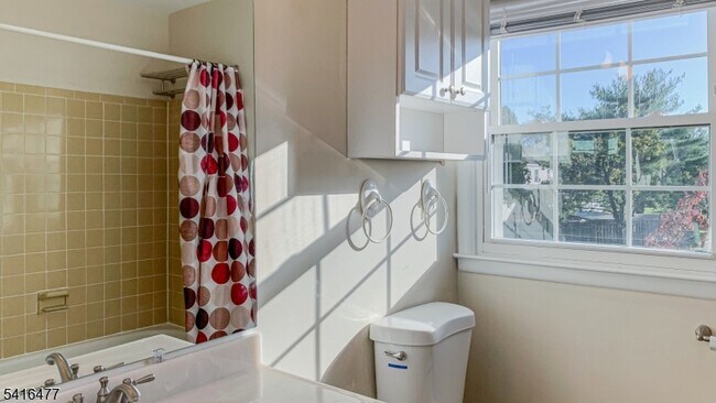 Building Photo - 247 Fairfield Ln