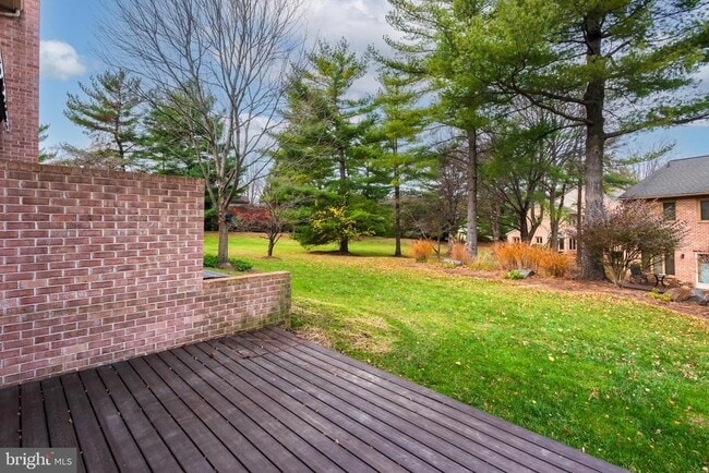 Building Photo - 11 Treaty Dr