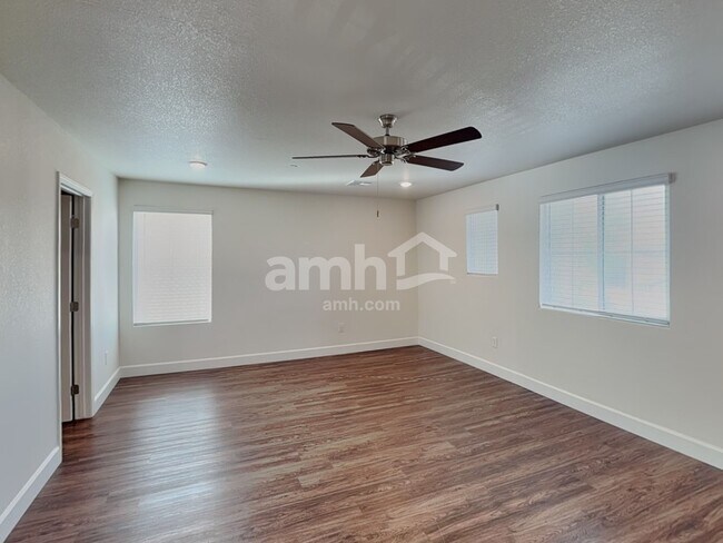 Building Photo - 108 Market St