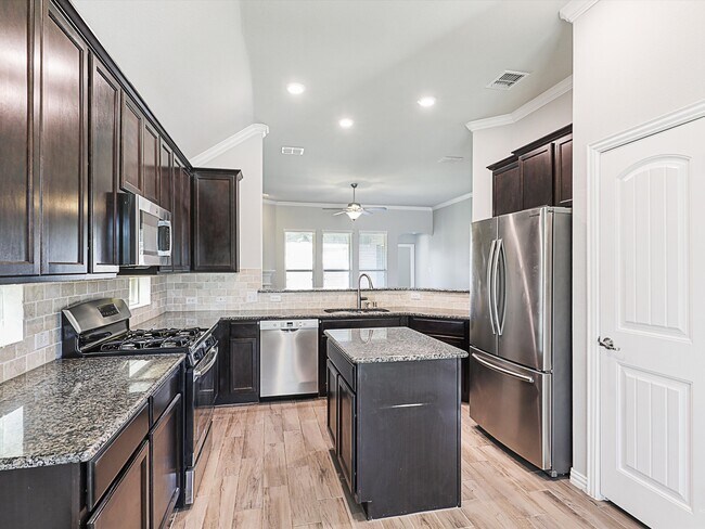 Kitchen, Gas stove stainless steel appliances. - 836 Caliente Pass