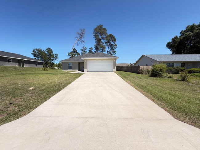 Building Photo - Spacious 3BR Home in Ocala | No HOA + Pet Friendly